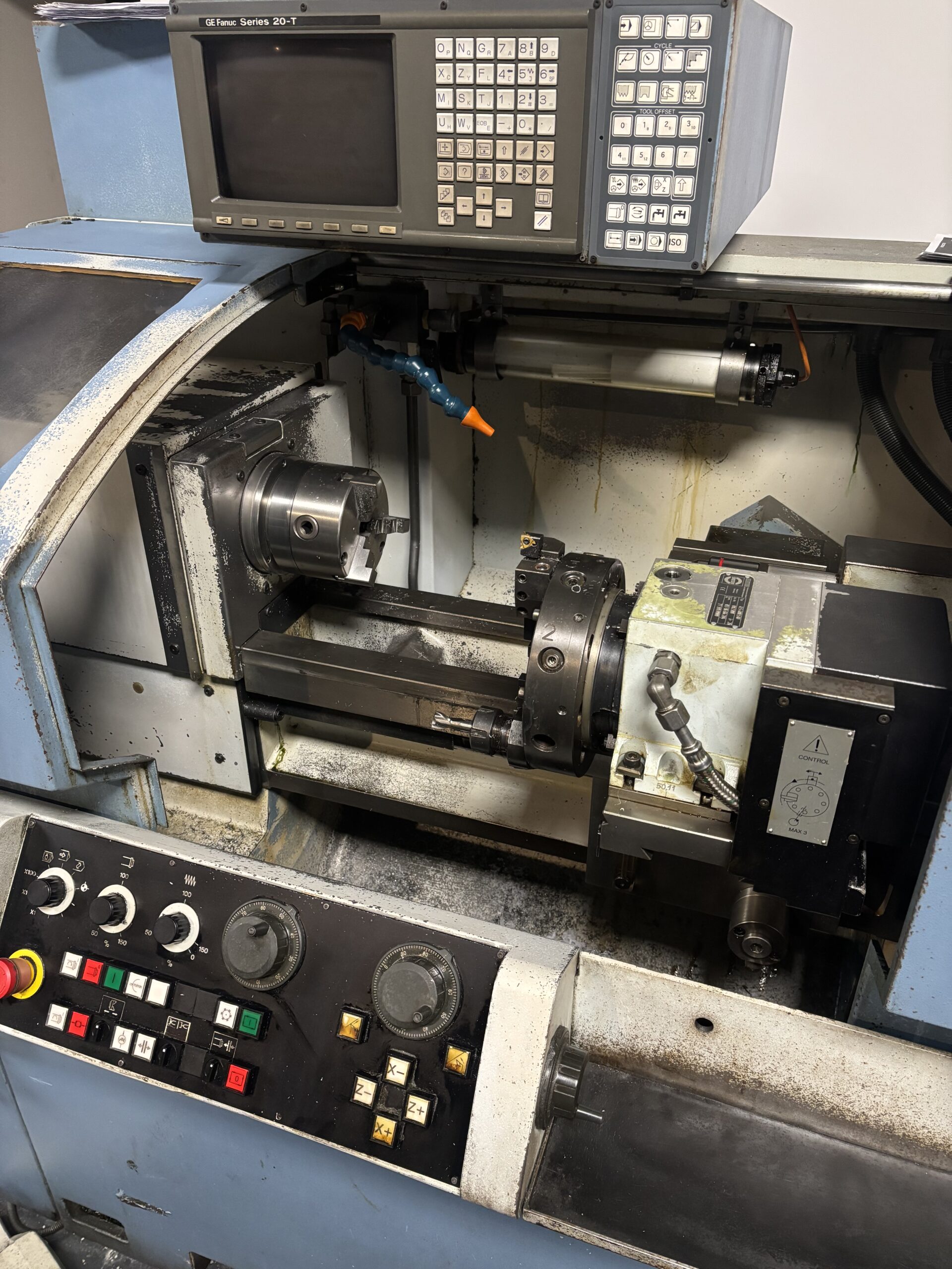 photo d'un tour d'usinage à commande numérique cnc